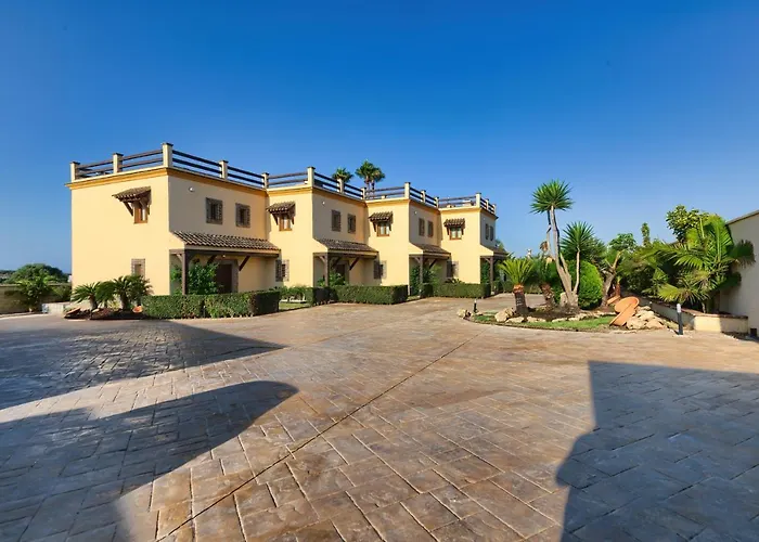 科尼尔别墅公寓式酒店 *