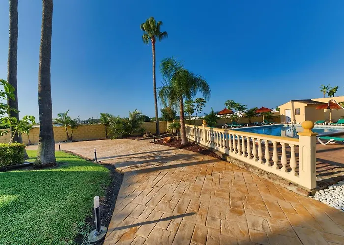 科尼尔别墅公寓式酒店 *